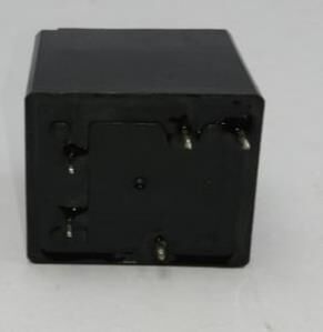 HONGFA RÖLE HF105F-2/024D-1ZST(136)