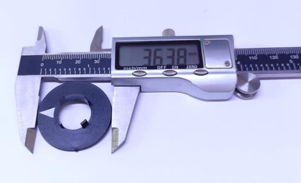 POT DÜĞMESİ HT 1600P DÜĞME SİYAH OKLU ALTLIK İÇ ÇAP 16MM