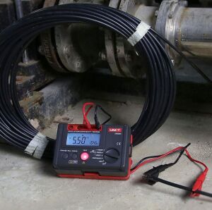 UNI-T UT 502A İzolasyon Direnci Test Cihazı 2500v