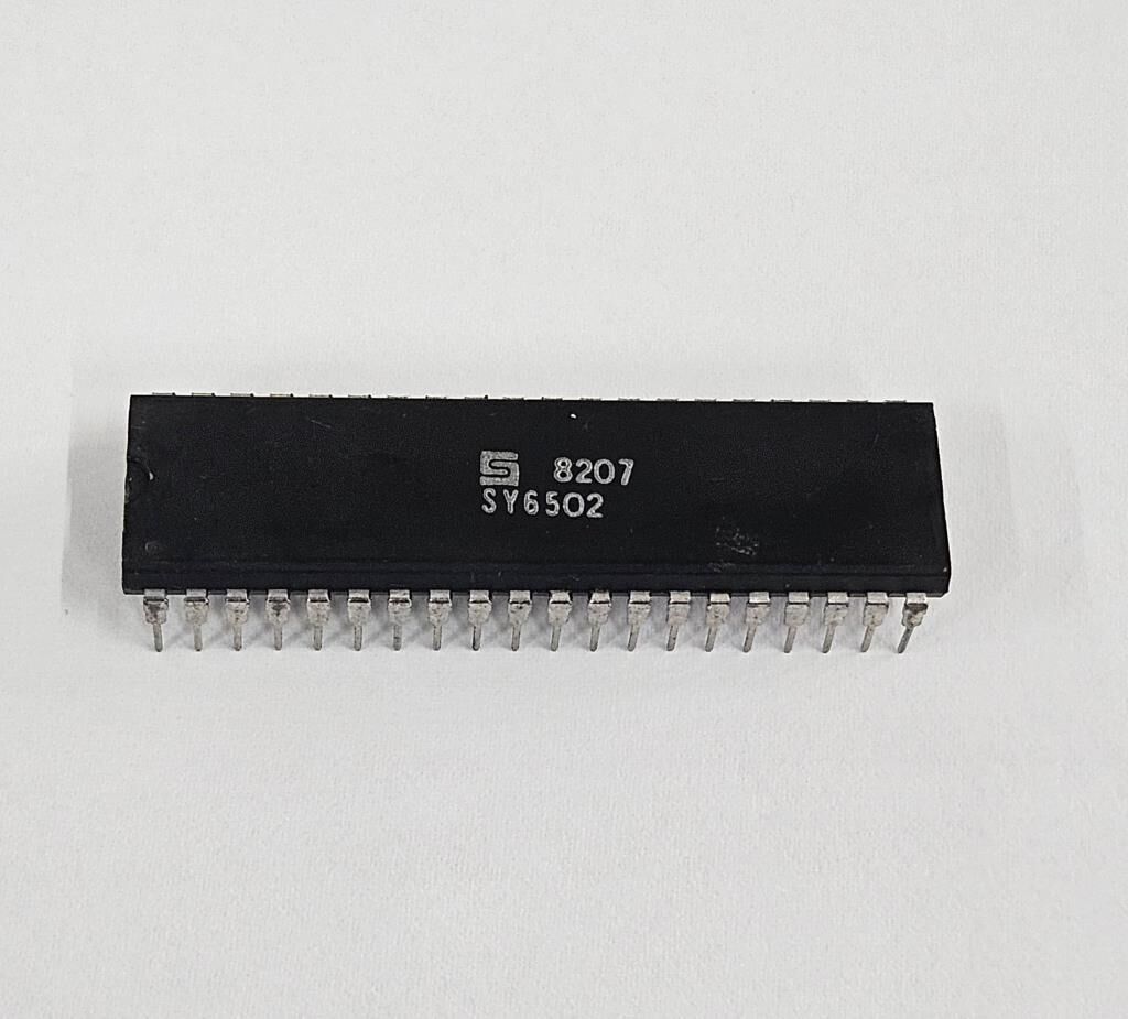 6502 Mikroişlemci Entegre